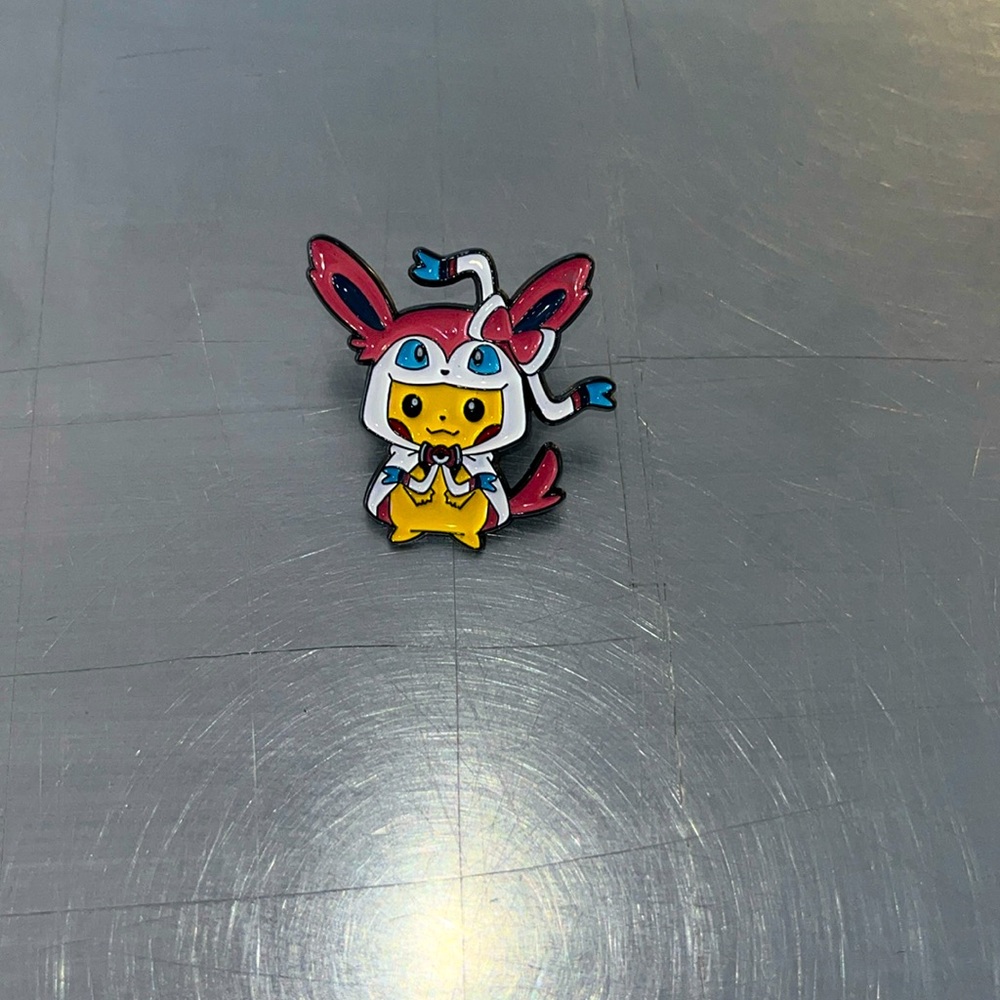 Pokémon Pikachu Sylveon Costume Pin
